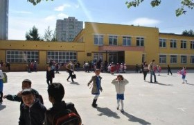 Ёс зүйгүй үйлдэл удаа дараа гаргасан сургуулийн захирлыг ажлаас нь чөлөөллөө