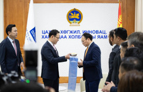 УИХ-ын гишүүн Э.Батшугар Цахим хөгжил, инновац, харилцаа холбооны сайдын тамгаа хүлээн авлаа