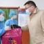 Хотын дарга 20 дугаар сургуулийн шинжилгээ авах цэгийн үйл ажиллагаатай танилцлаа