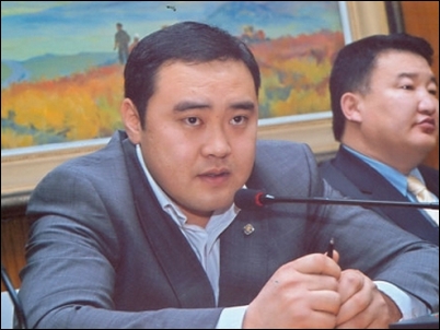 Л.Гантөмөр: Улстөрчид бизнесийг сүйтгэж байна