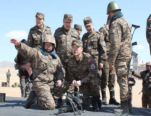 Батлан хамгаалахын сайдын нэрэмжит шилдэг офицер, ахлагч 2 өрөө орон сууцаар шагнуулна