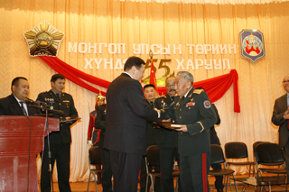 Хүндэт харуулынхан 55 жилийн ойтойгоо золголоо