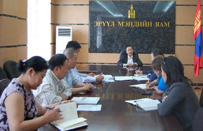 Эрүүл мэндийн газрын төлөөлөгчидтэй уулзлаа