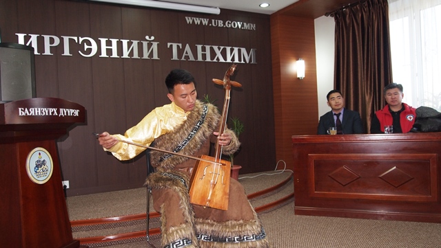 Улаан загалмайн хороо иргэний танхимтай хамтарч Ахмадын өдрийг тэмдэглэлээ