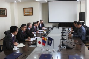 Ядуурлыг бууруулах төслүүд дээр гарын үсэг зурлаа
