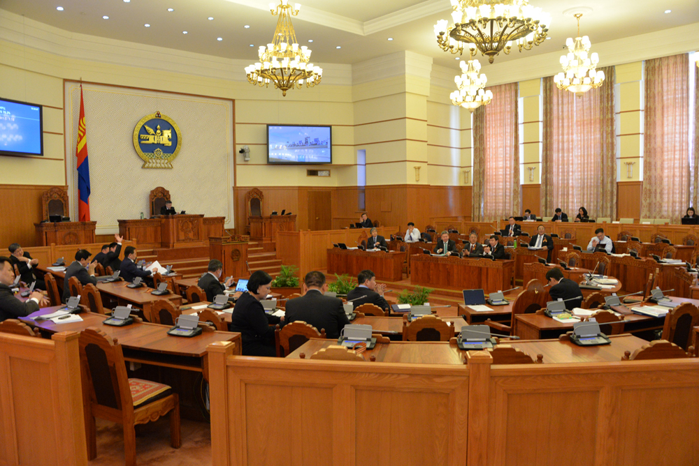 Уул уурхай биднийг аврахгүй