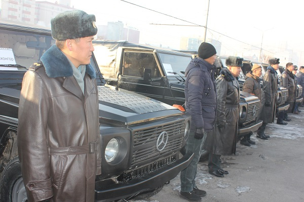 Цэргийн штабуудад Волф автомашинуудыг хүлээлгэн өглөө
