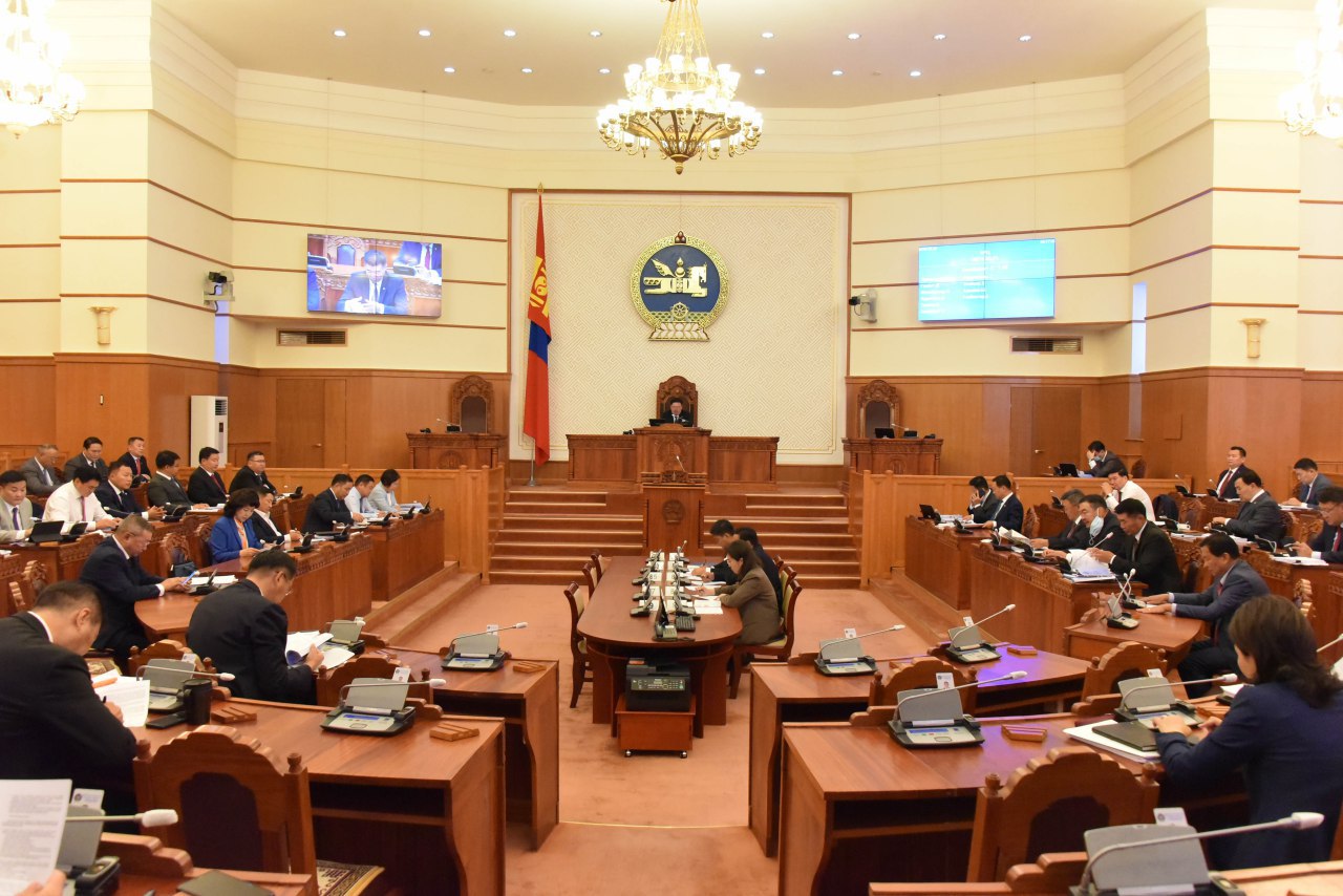 2020 оны төсвийн хүрээний мэдэгдэл, 2021-2022 оны төсвийн төсөөллийн тухай хуульд өөрчлөлт оруулах тухай хуулийн төслийг хэлэлцэв