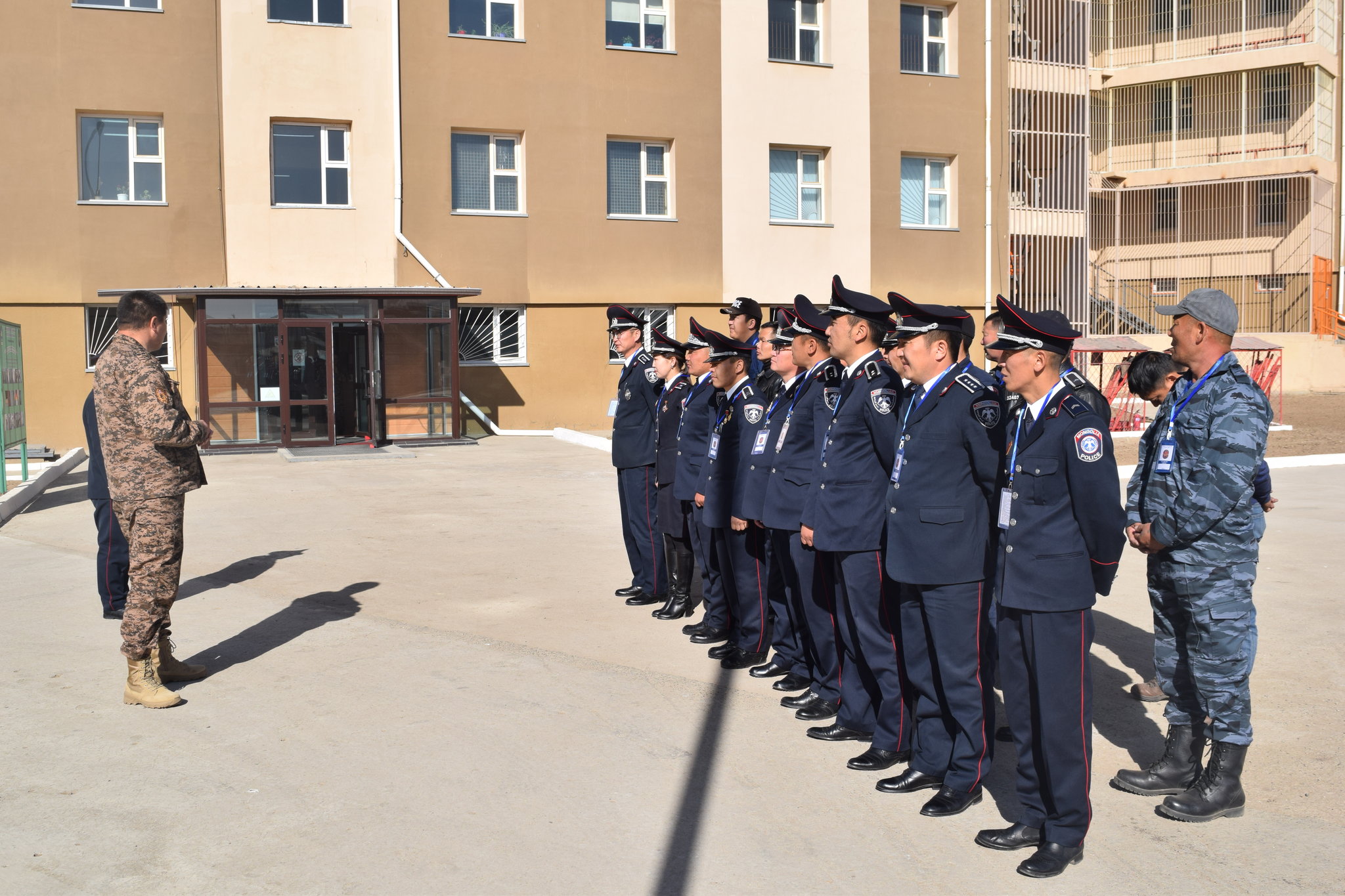 Алслагдсан нутагт дэвсгэрт ажилласан алба хаагчдад урамшуулал олгоно