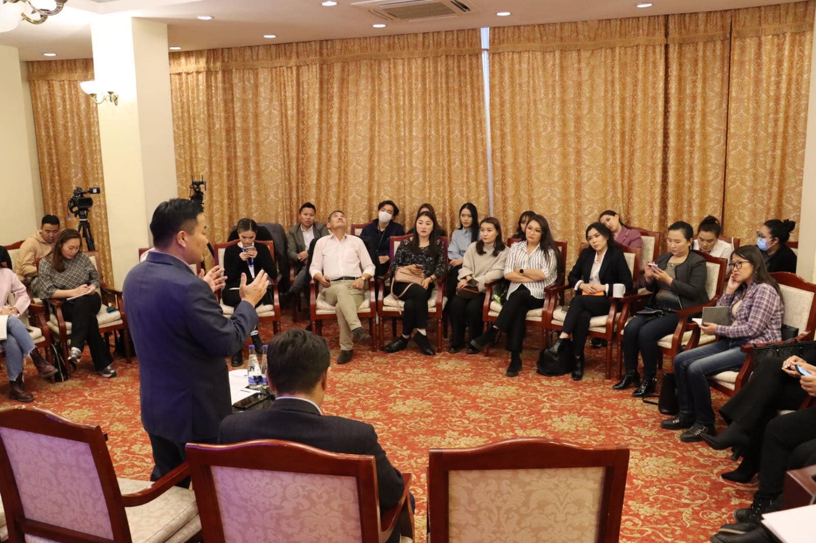 Хэвлэл мэдээллийн байгууллагуудын төлөөлөлтэй “Зангиагүй уулзалт” зохион байгууллаа