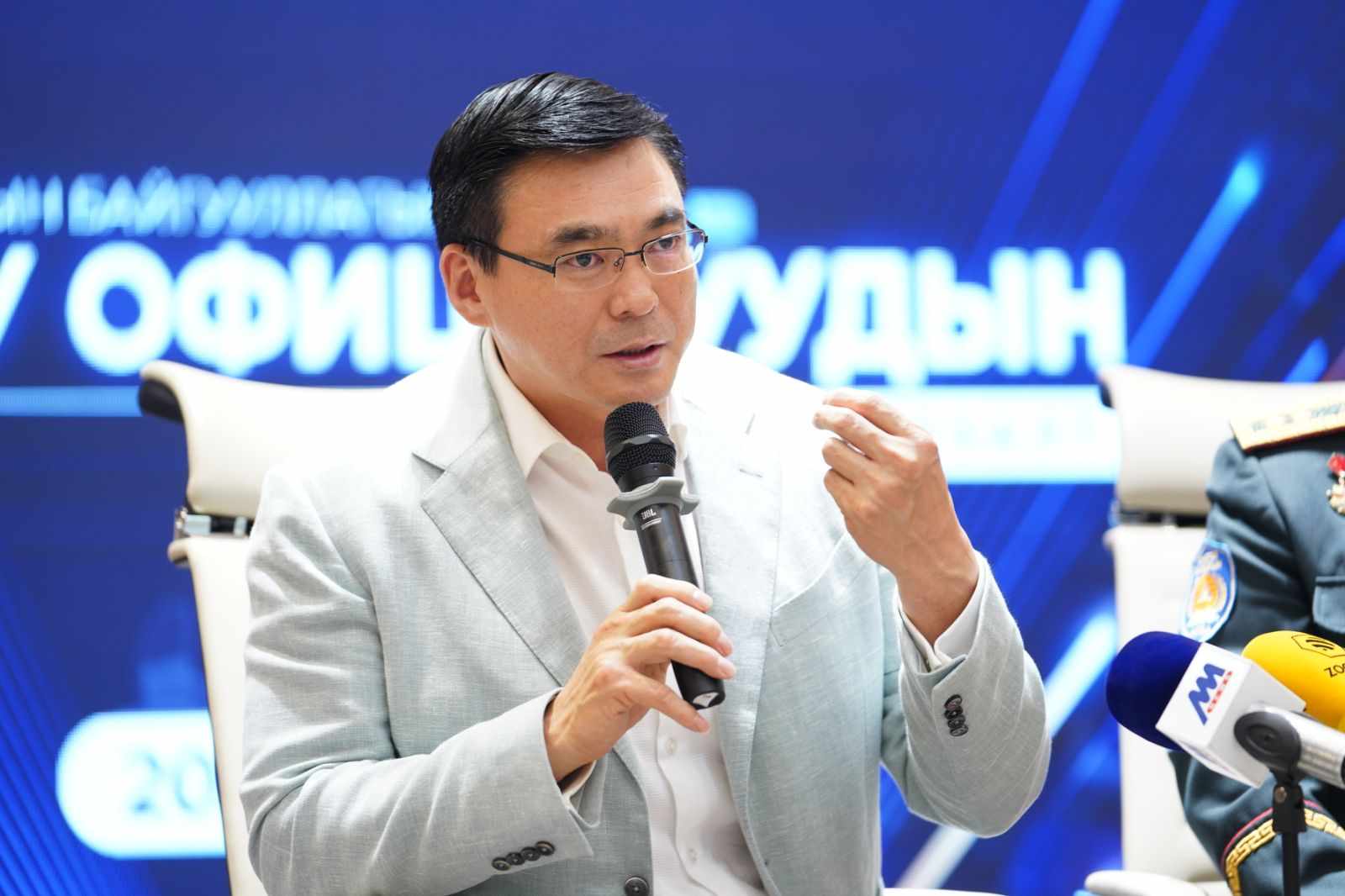 “Онцгой байдлын байгууллагын залуу офицерууд”-ын чуулга уулзалтад оролцож, нээлттэй ярилцав