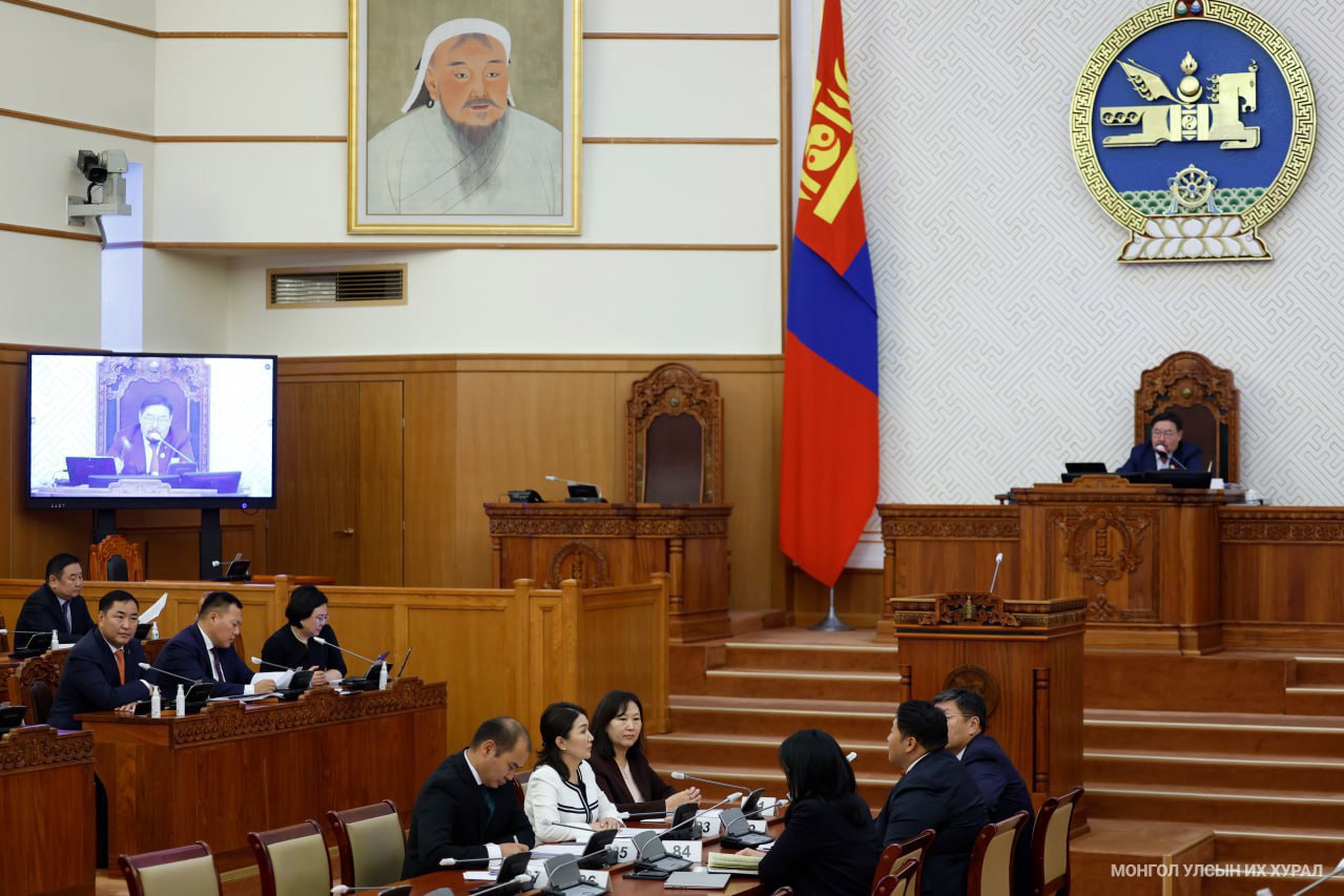 Монгол Улсын Үндсэн хуулийн цэцийн гишүүдийг томилж, чөлөөллөө