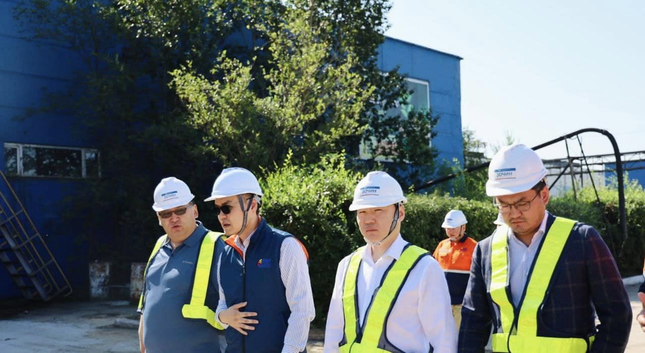 Дарханы төмөрлөгийн үйлдвэрт ажиллалаа