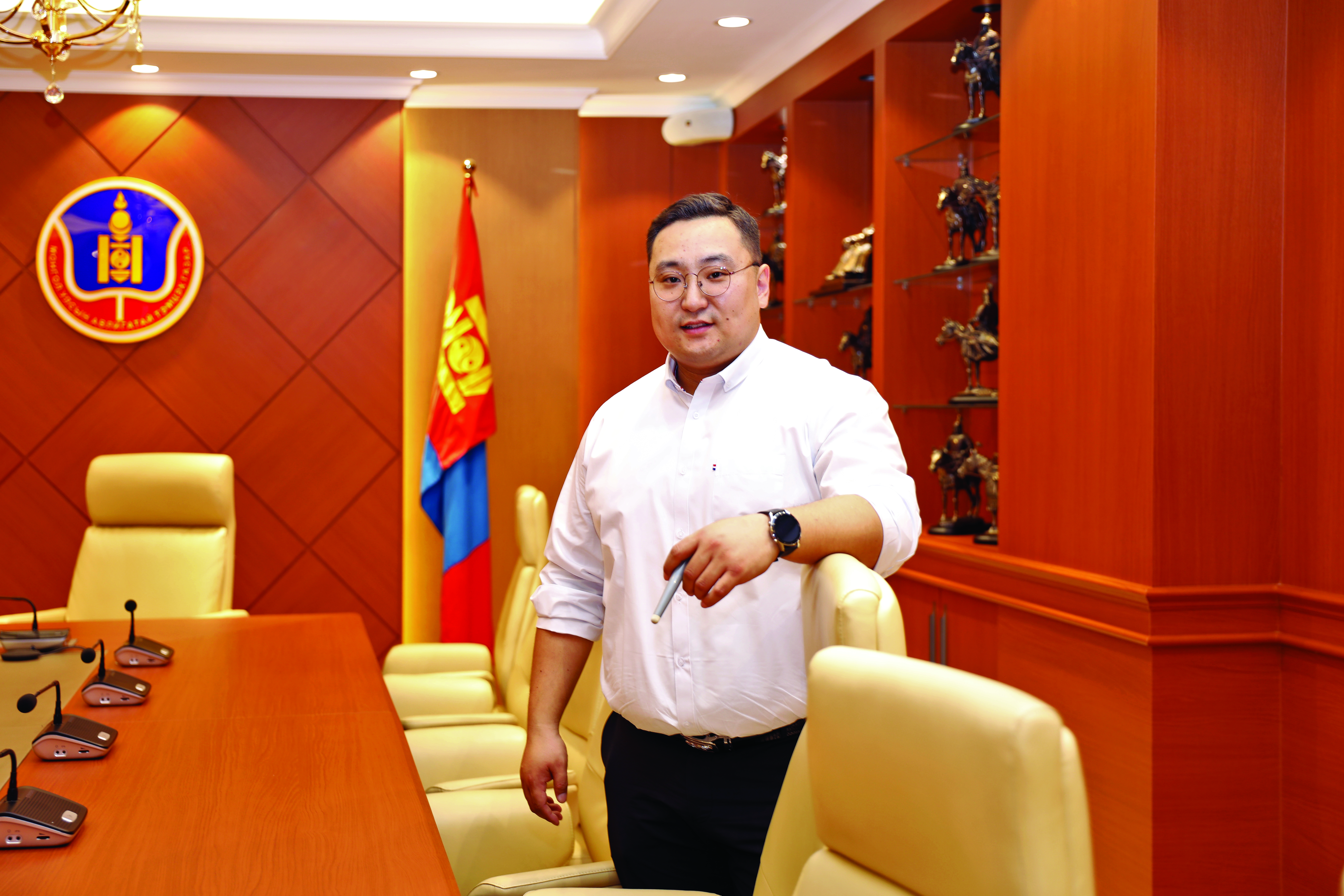 ТӨРИЙН БАЙГУУЛЛАГЫН ИЛ ТОД БАЙДЛЫГ НЭМЭГДҮҮЛЖ, МЭДЭЭЛЛИЙГ АШИГЛАХ УР ЧАДВАРЫГ ДЭМЖИХ ХЭРЭГТЭЙ